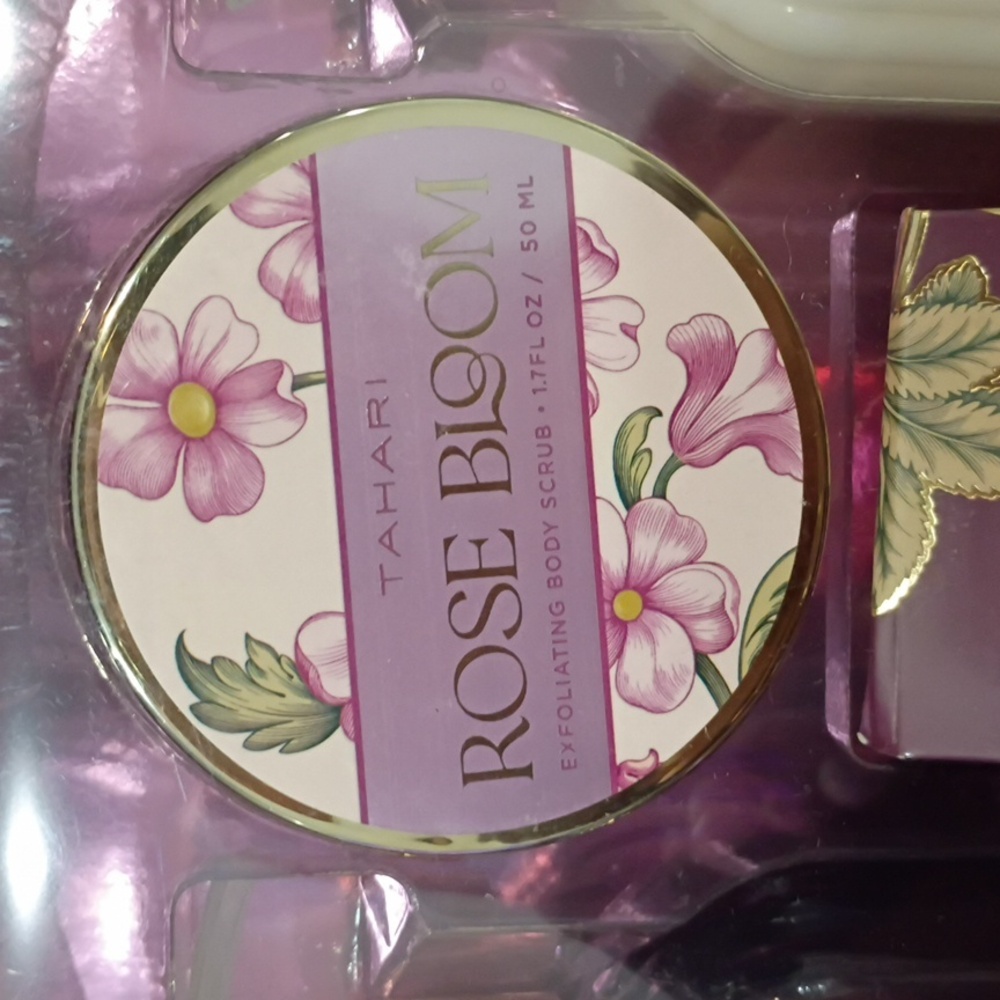 Tahari, NIB, Rose Bloom Body Care Collection, 4 Piece Set - Picture 6 of 8